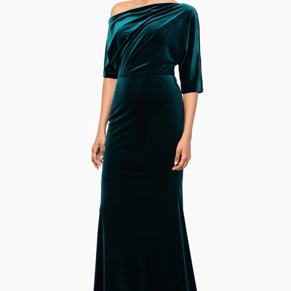 Betsy & Adam Emerald Green Velvet Ruched Off-Shoulder Gown Sz 4 Formal Wedding - Picture 5 of 6